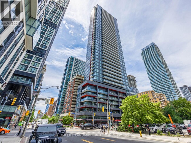 159-1159 Dundas St E