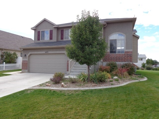 1473 N 2475 W in Clinton, UT - Foto de edificio