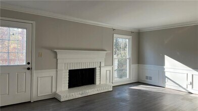 1645 Bill Murdock Rd in Marietta, GA - Foto de edificio - Building Photo