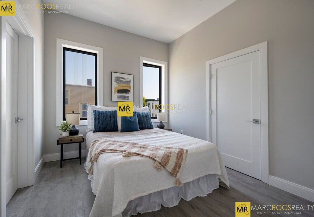 656 Saratoga St, Unit 210 in Boston, MA - Building Photo