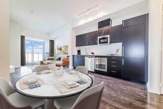 460 Adelaide St E in Toronto, ON - Building Photo - Building Photo