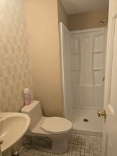 28 Revere Rd in Longmeadow, MA - Foto de edificio - Building Photo