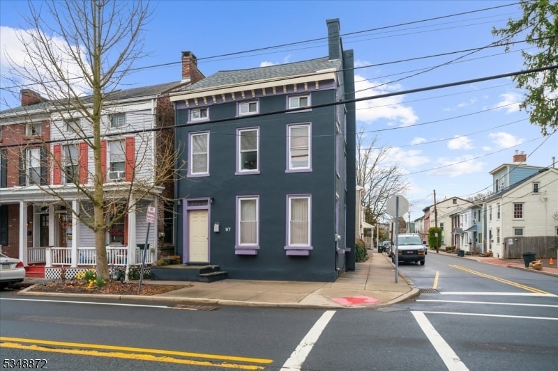 97 N Main St in Lambertville, NJ - Building Photo