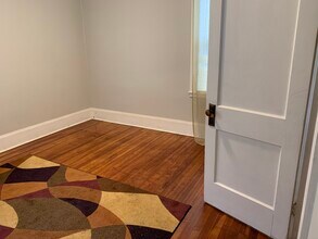 395 Farm St, Unit 395 in New Bedford, MA - Foto de edificio - Building Photo