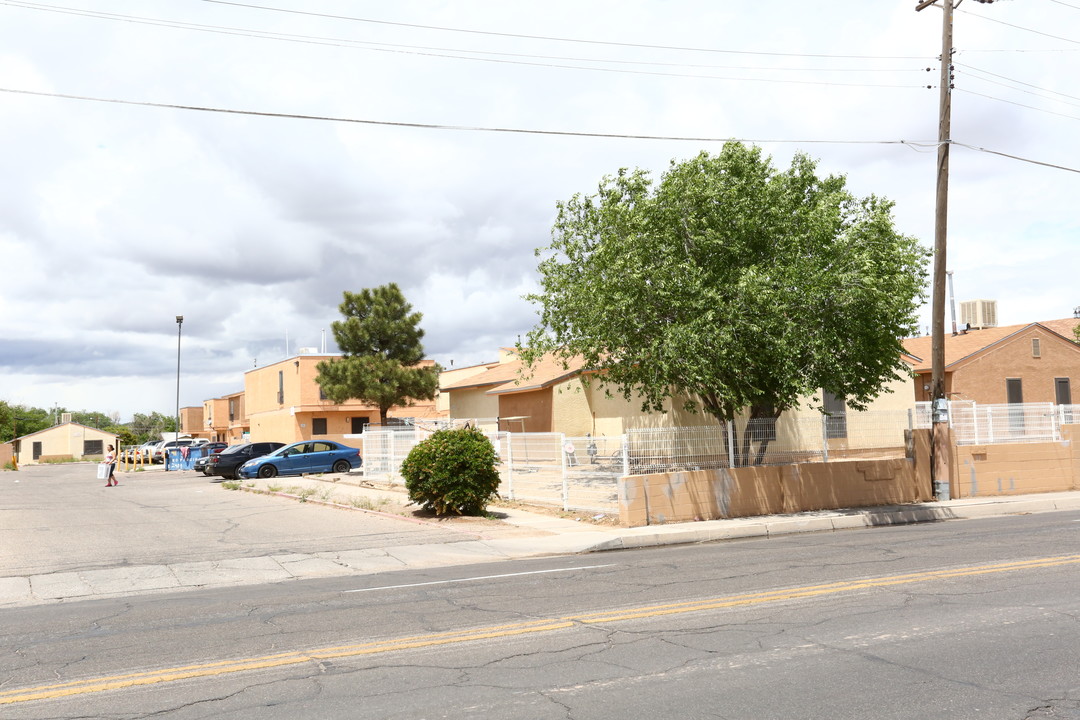 2715 12th St NW in Albuquerque, NM - Building Photo