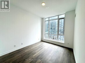 8 Beverley Glen Blvd in Vaughan, ON - Building Photo - Building Photo