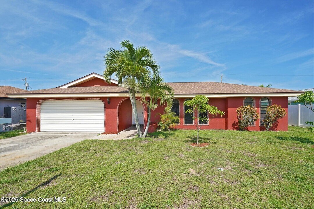 765 Palm Dr in Satellite Beach, FL - Building Photo