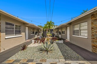 1035 - 1037-1037 NE 32nd St in Oakland Park, FL - Foto de edificio - Building Photo
