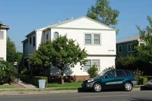 4477-4479 Hazeltine Ave Apartments