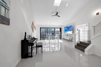 1567 Amanda St in Hollywood, FL - Foto de edificio - Building Photo