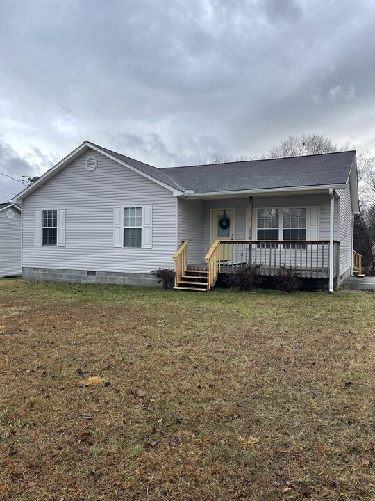 130 Regan Ln in Lafollette, TN - Building Photo