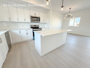 277 Sage Hill Cir NW in Calgary, AB - Building Photo - Building Photo