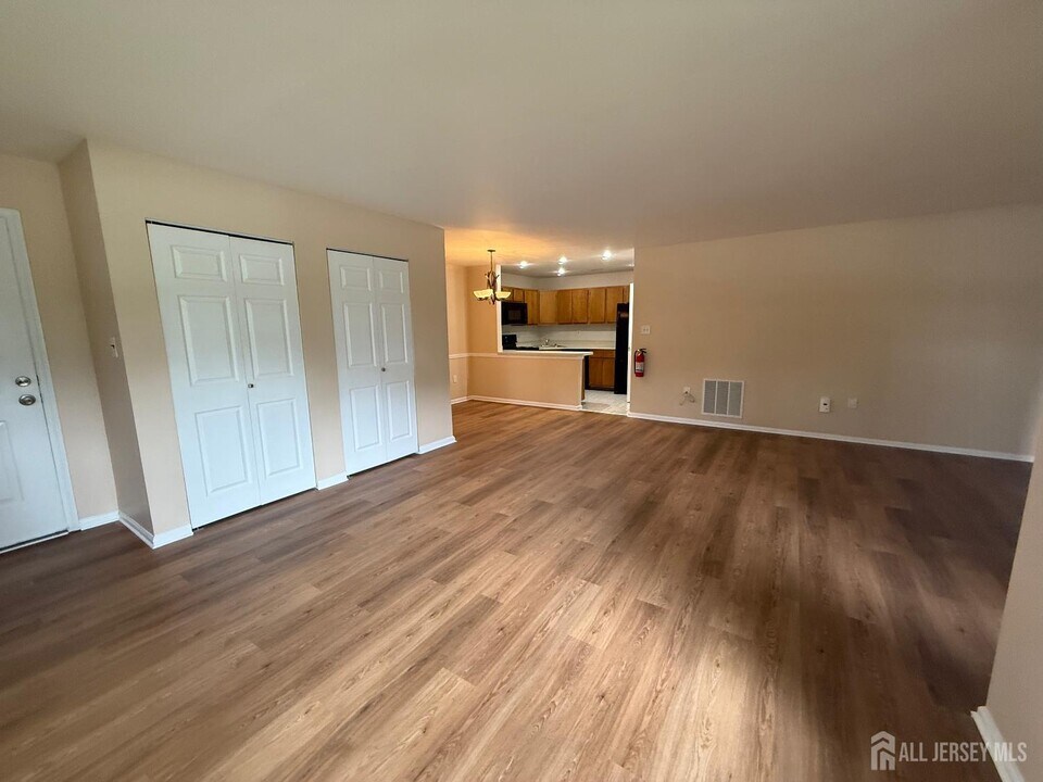 150 Pennsylvania Way in North Brunswick, NJ - Building Photo