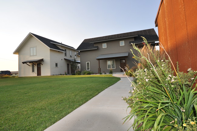 Carriage House 1 Block Nine Dunn Center, ND