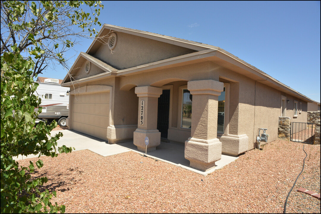 12705 Lorenzo Frias Ct in El Paso, TX - Building Photo