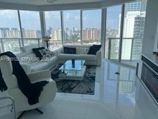 16699 Collins Ave, Unit 2507 in Sunny Isles Beach, FL - Foto de edificio - Building Photo