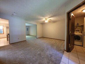 4335 Frontenac Dr in Dayton, OH - Building Photo - Building Photo