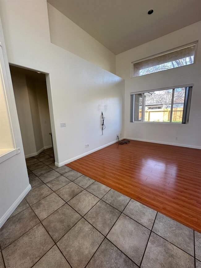 7351 N Bain Ave in Fresno, CA - Building Photo - Building Photo