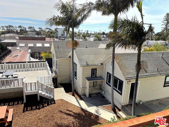 84 N Palm St in Ventura, CA - Foto de edificio - Building Photo