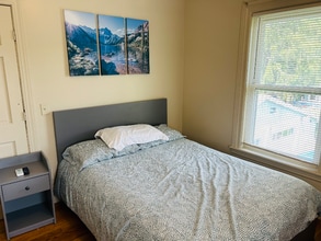 7 Hope St in Lincoln, RI - Foto de edificio - Building Photo