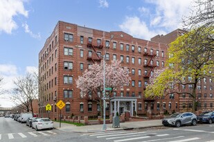 682-690 Ocean Pky in Brooklyn, NY - Building Photo