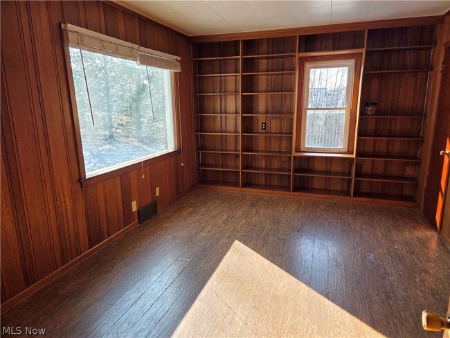 3976 Faircrest St SW in Canton, OH - Building Photo - Building Photo