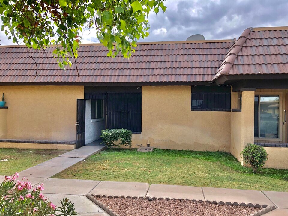 9029 W Elm St-Unit -2 in Phoenix, AZ - Building Photo