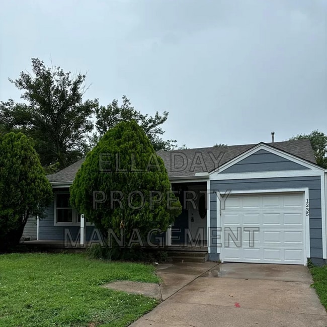 property at 1235 N Piatt Ave