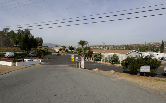 Palm Terrace Mobile Village in Riverside, CA - Foto de edificio - Building Photo