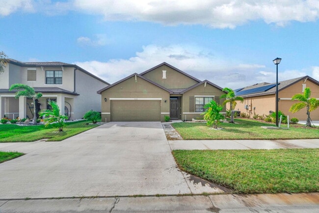 5306 Entertainment Way in Fort Pierce, FL - Building Photo - Building Photo