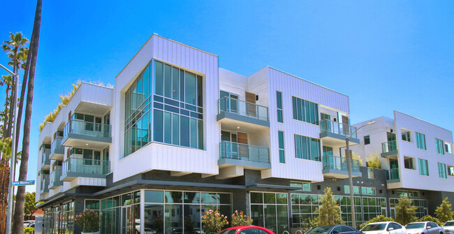 3008 Santa Monica Blvd, Unit 206