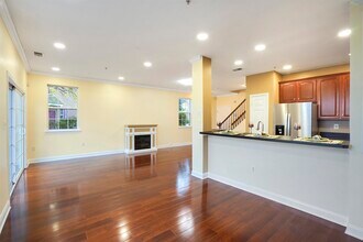 80 Lyon Ct in Jersey City, NJ - Building Photo - Building Photo