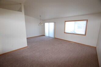 4721 Townsite Pl S in Fargo, ND - Foto de edificio - Building Photo