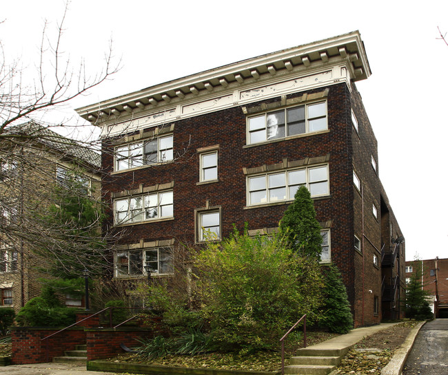 2504 Derbyshire Rd in Cleveland, OH - Building Photo - Building Photo