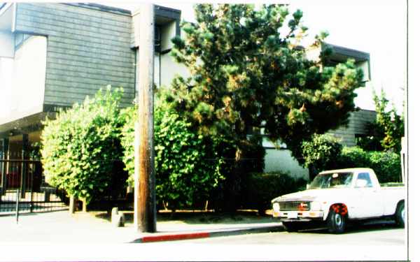 Marina Village Apartments in San Rafael, CA - Building Photo