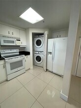 701 Brickell Key Blvd, Unit 701 in Miami, FL - Building Photo - Building Photo