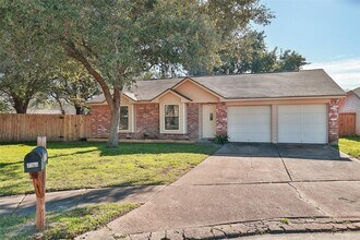 7306 Thistleglen Cir in Houston, TX - Building Photo - Building Photo