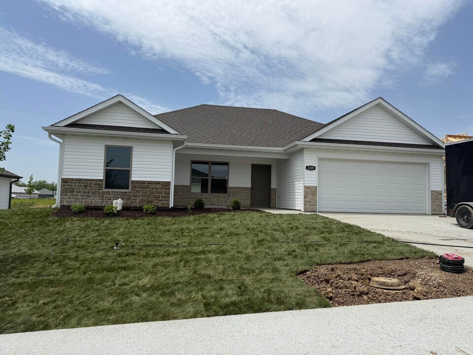 2309 Bitternut Dr in Columbia, MO - Building Photo