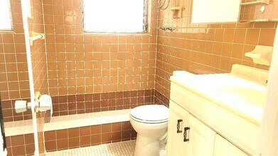 742 SE 19th Ave in Deerfield Beach, FL - Building Photo - Building Photo