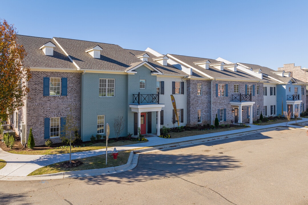 The Village Courtyard Apartments in Aiken, SC - Foto de edificio