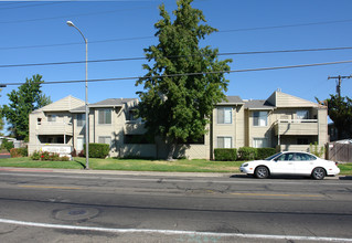 Hidden Glen Apartments in Sacramento, CA - Building Photo - Building Photo