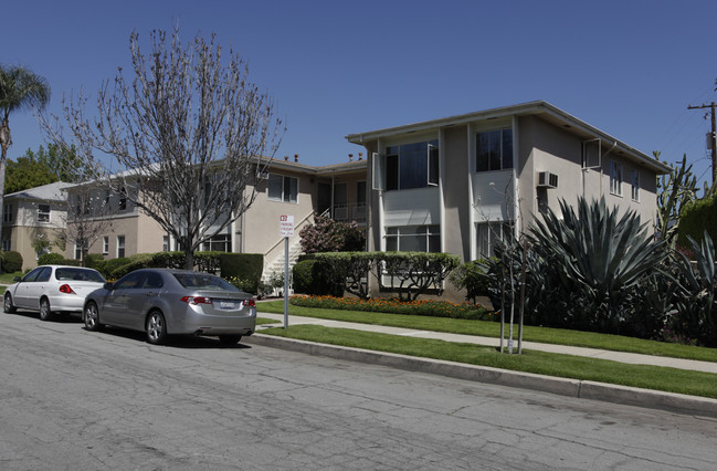 118 N Lamer St in Burbank, CA - Foto de edificio - Building Photo