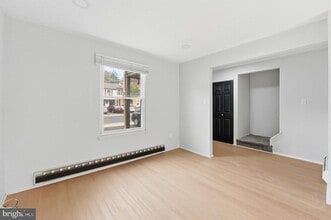 548 Loch Lomond Dr in Gloucester Township, NJ - Building Photo - Building Photo