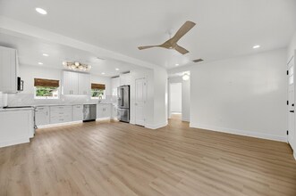 4751 Burlington Ave N in St. Petersburg, FL - Building Photo - Building Photo