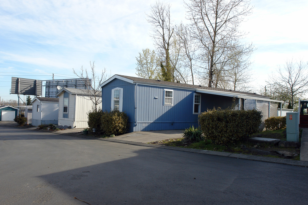 Sumner Estates in Portland, OR - Building Photo