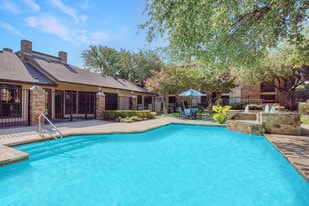 Pinehurst Place Apartments in Mesquite, TX - Building Photo