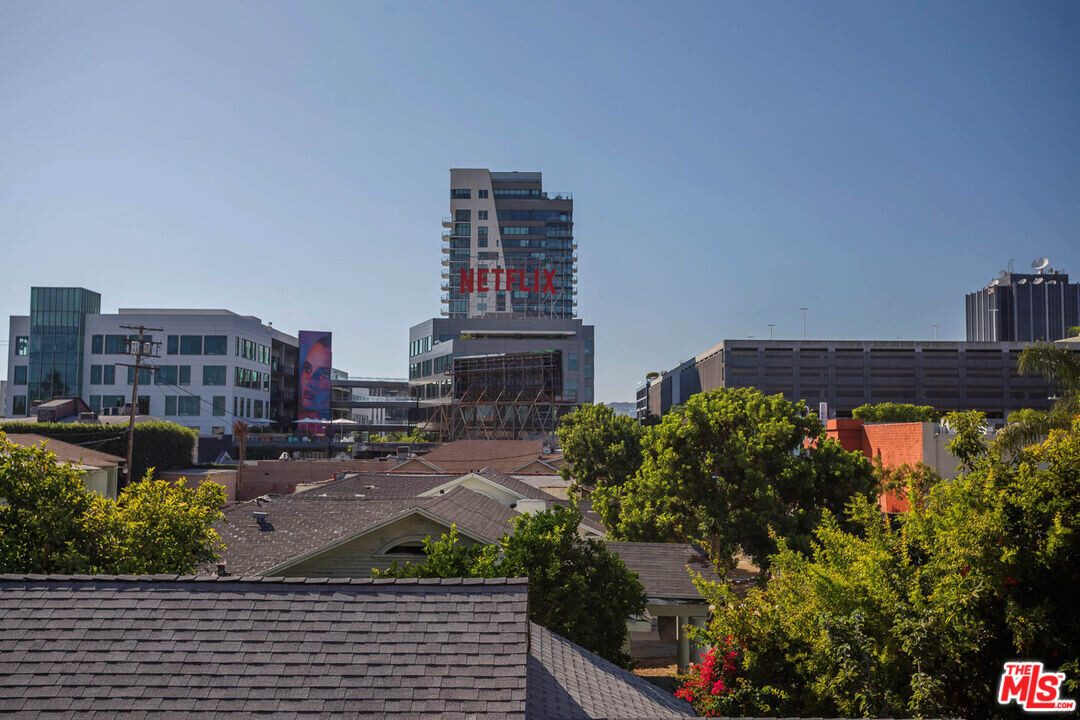6244 De Longpre Ave in Los Angeles, CA - Building Photo
