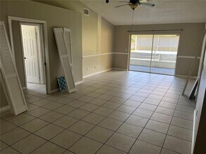 1465 Tiverton Dr in Brandon, FL - Building Photo - Building Photo