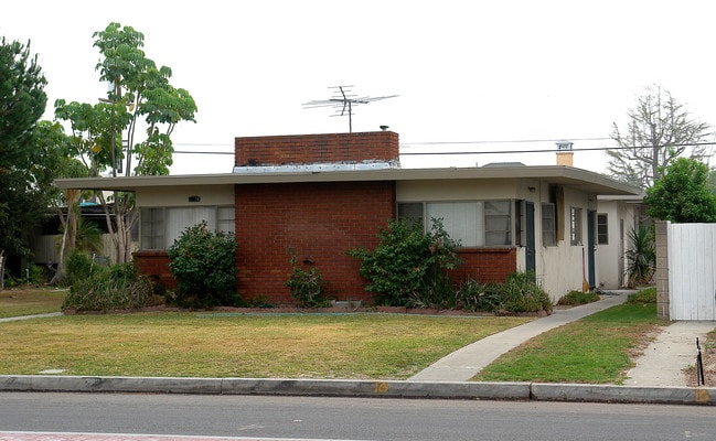 Belfast Drive Apartments in Garden Grove, CA - Foto de edificio - Building Photo