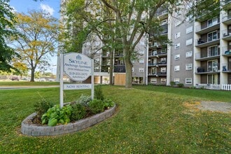 Anchorage Apartments in Windsor, ON - Building Photo - Building Photo